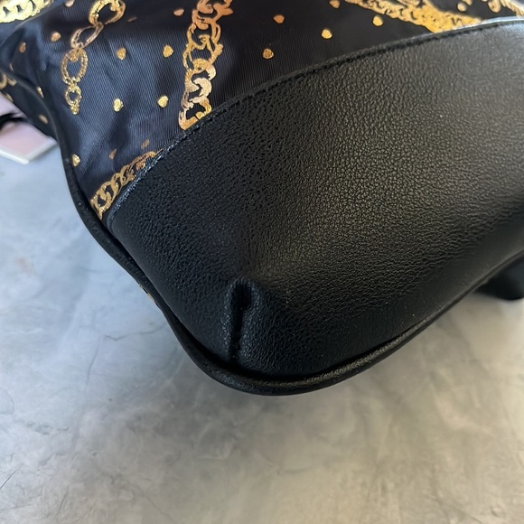 Juicy Couture NWT black /gold Chains & mini hearts printed shoulder/ crossbody - Picture 10 of 10